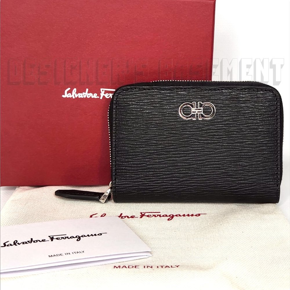 SALVATORE FERRAGAMO black Leather ID window Metal GANCINI Logo zip around wallet